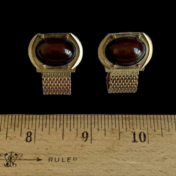 Vintage Signed SWANK Goldtone Mesh Cuff Links With Brown Lucite Cabochons - Picture 2 of 6